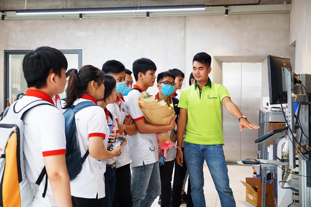 trường Đại học Công nghiệp Thực phẩm TP.HCM cho đoàn sinh viên Khoa cơ khí tham quan doanh nghiệp